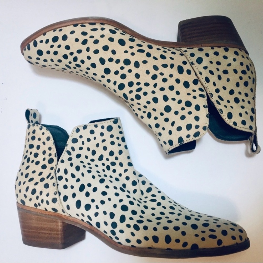 NWT Box Dolce Vita “Kaidie” Cream and Black Spotted Suede Ankle Boots - Picture 8 of 16